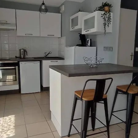 Superbe En Avec Piscine. Appartement *
